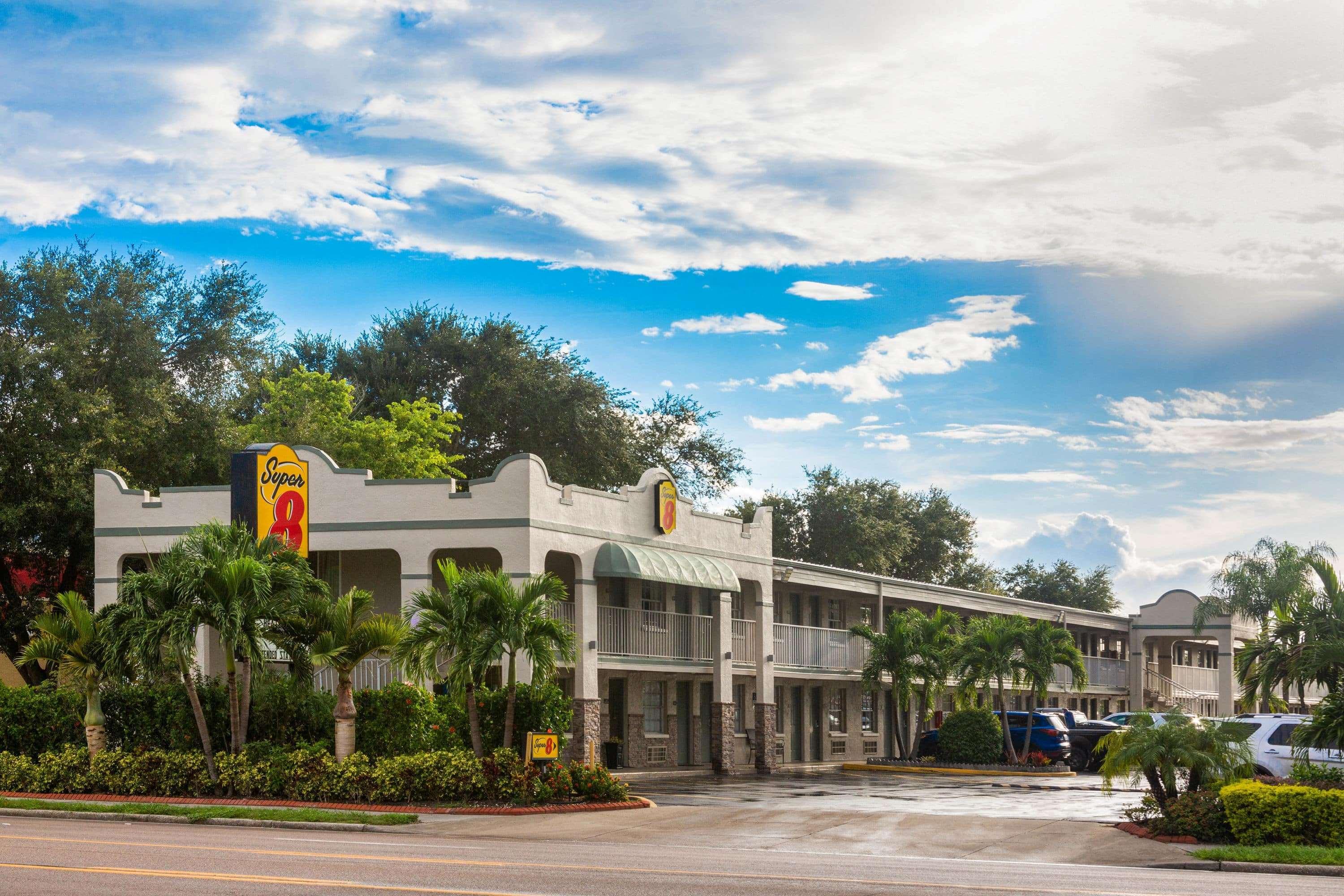 Super 8 By Wyndham Bradenton Sarasota Area Motel Buitenkant foto